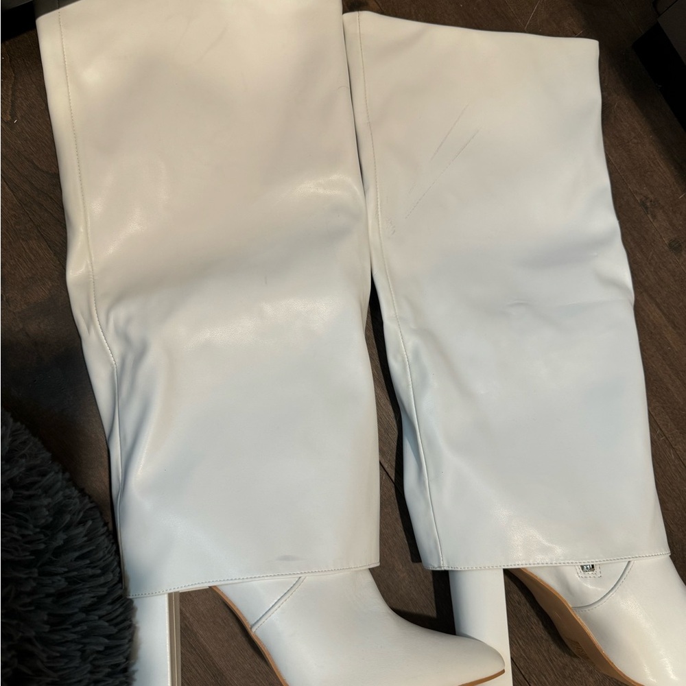 Boohoo white knee-high wide-width fold over leather boots | size 9 - Picture 6 of 7
